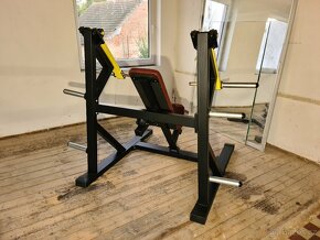 Hammer tlaky na prsa - 3