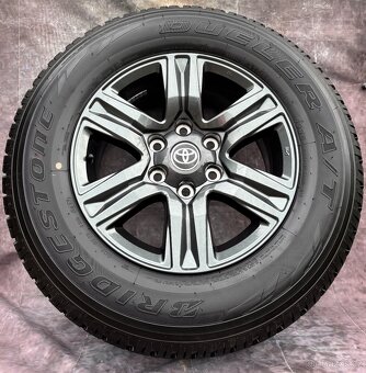 Originál alu kola Toyota Hilux 265/65R17 112S 99% VZORKU - 3