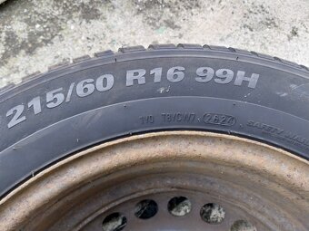Kumho WinterCraft WP52 215/60 R16 99H - 3