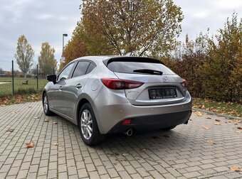 MAZDA 3 2.0 88 KW - JEN 52 000 KM - BENZÍN - 3