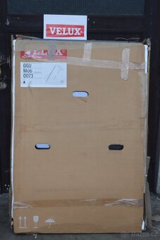 Prodám dvě střešní okna VELUX 78 X 118 cm - 3