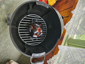 Gril Weber s doplňky - 3