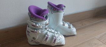 Dívčí lyžáky 19.0-20.5, 240mm - 3