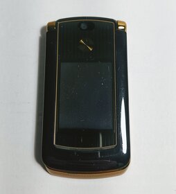 Motorola Razr V8 Gold, mobilní telefon - 3