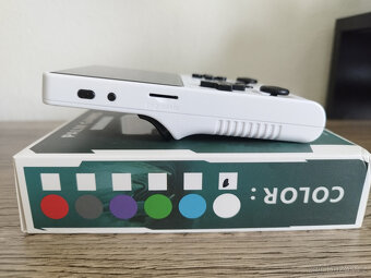 Handheld konzole R40S PRO (verze ArkOS 2.0) 30000 her -bílá - 3