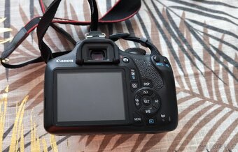 Canon EOS D2000 - 3