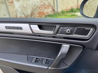 VW Touareg 7P 3.0 ,R-LINE ,keyless ,webasto v mobilu - 3