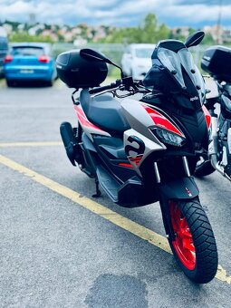 🛵 Aprilia SR GT 125 Sport 2025 – TOP stav, 1.100 km, záruka - 3