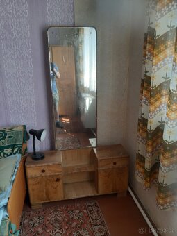 Starožitné skříně a toaletní stolek - 3