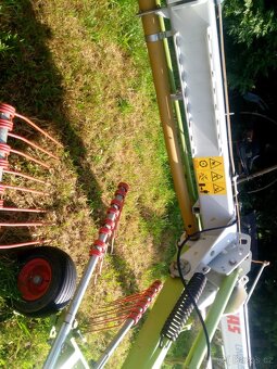 Nahrabovač, shrnovač sena a píce CLAAS LINER 1550TWIN - 3