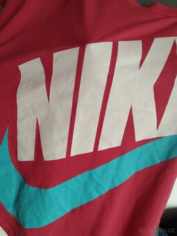 Volnější tričko Nike M/L - 3