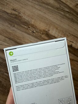 iPhone 17 256 GB černý - 3