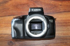 Canon EOS 750 + 35 - 70 mm - 3