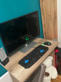 Prodám počítač komplet sestava se stolem i židli - 3