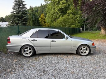 Mercedes-Benz W202 C240 V6 - 3
