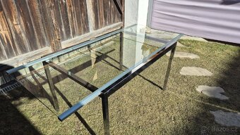 Skleneny jidelni stul - 3