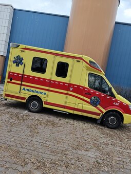 Sanitní vůz, Sanitka, Ambulance, Karavan - 3