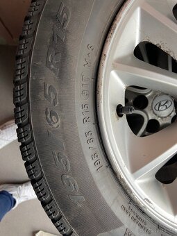 Prodám zimní pneumatiku Pirelli 195/65 R15 - 3