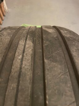Dunlop Sport maxx RT 235/40/19 - 3