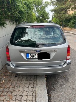 Ford Focus Ghia - 3