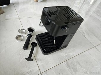 Pákový kávovar DéLonghi Stilosa BK EC230.BK - 3