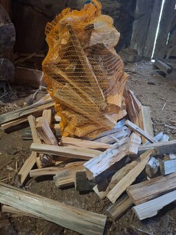 Suché SMRKOVÉ třísky – 15kg pytel, délka 20–50 cm - 3