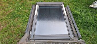 Velux Střešní okno Plastové okno - 3