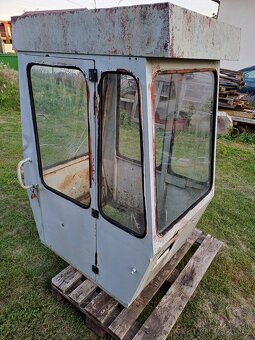 Kabina, hlavní pístnice  na nakladač UNHZ 750 - 3