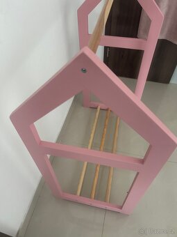 Domečkový dětský věšák pro slečnu - 3
