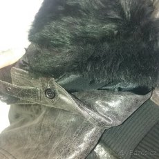 Krásná černo šedá kožená bunda s pravou kožešinou - 3