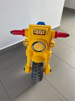 Dětská plastová motorka - 3