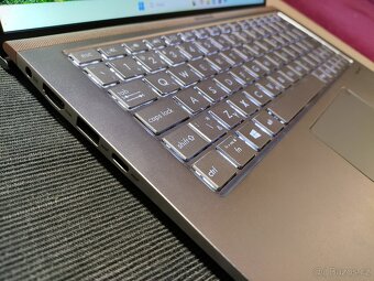 NTB Asus ZenBook 13,3”FHD-IPS/i5-8265/8GB/256GB SSD/Nová Bat - 3