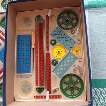 Ikonická konstrukční stavebnice MERKUR 7, z r. 1982 - 3