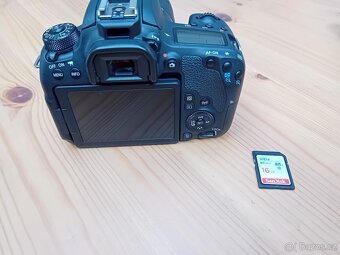 Canon EOS 77D - 3