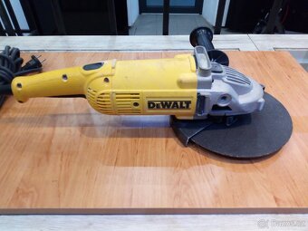 Úhlová bruska DeWALT DWE492S - 3