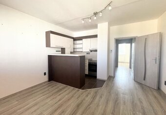 Pronájem zrekonstruovaného bytu 2+kk o velikosti 43 m2 ve Cv - 3