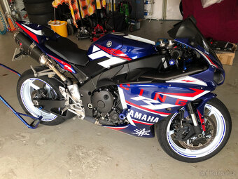 Yamaha R1 - 3