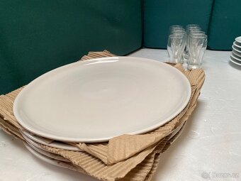 podšálků, sklenic a pizzových talířů - 3