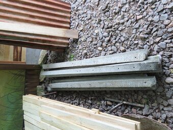 VINOHRADSKÉ SLOUPKY - BETONOVÉ - 3