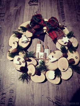 Dřevěný věnec na dveře - 3