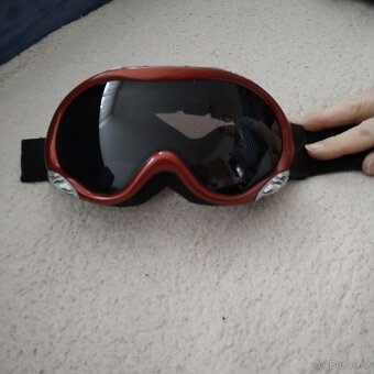 Helma a lyžařské brýle - 3