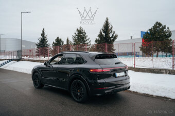 Porsche Cayenne GTS 4.0 V8 Black Edition DPH - 3