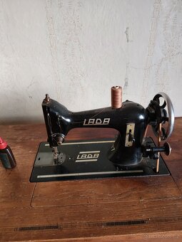 Retro šicí stroj Lada - 3
