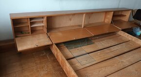 Starožitný nábytek nejen do ložnice -skříň, postel - 3
