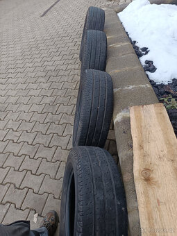 Prodám 4x letní pneu 215/70 R15 Continental vanco 2 - 3