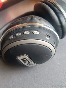 Sluchátka JBL 560BT (replika) - 3