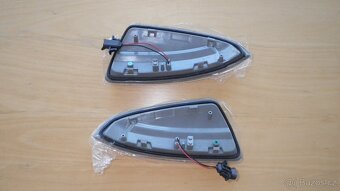 Prodám L + P blinkr do zrcátka MB C W204 2007 - 3