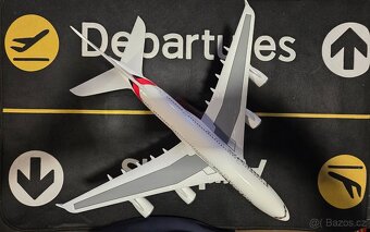 Kovový model Airbus A380 Emirates M1:200 - 3