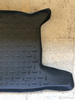 Toyota Yaris - praktická vana do kufru - 3