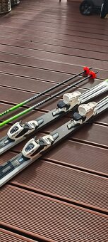 Zachovalé dětské lyže Volkl + hůlky - 3